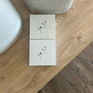 Apple White Earbud Headphones